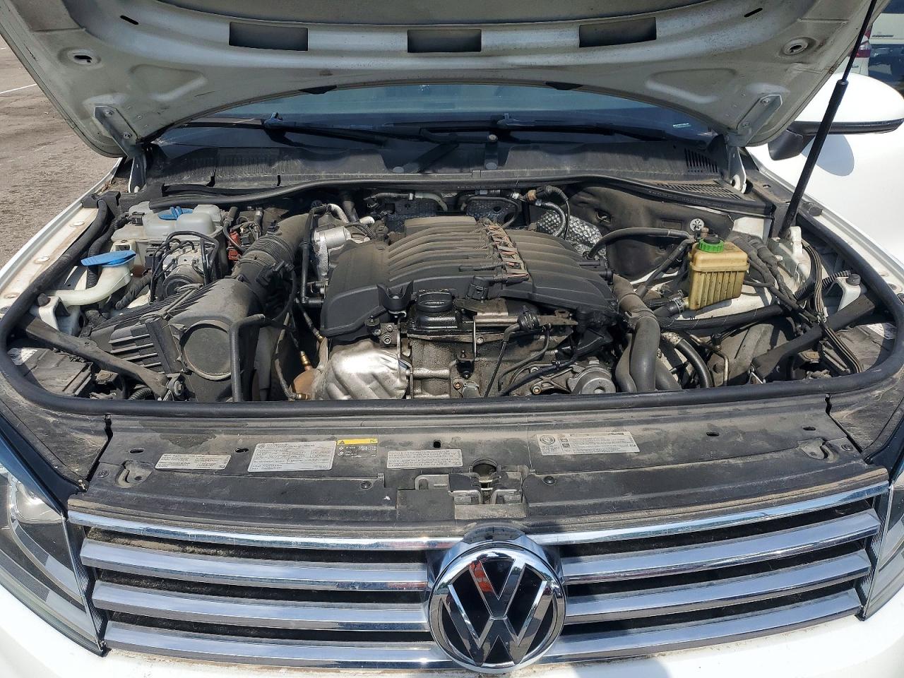 2015 VOLKSWAGEN TOUAREG