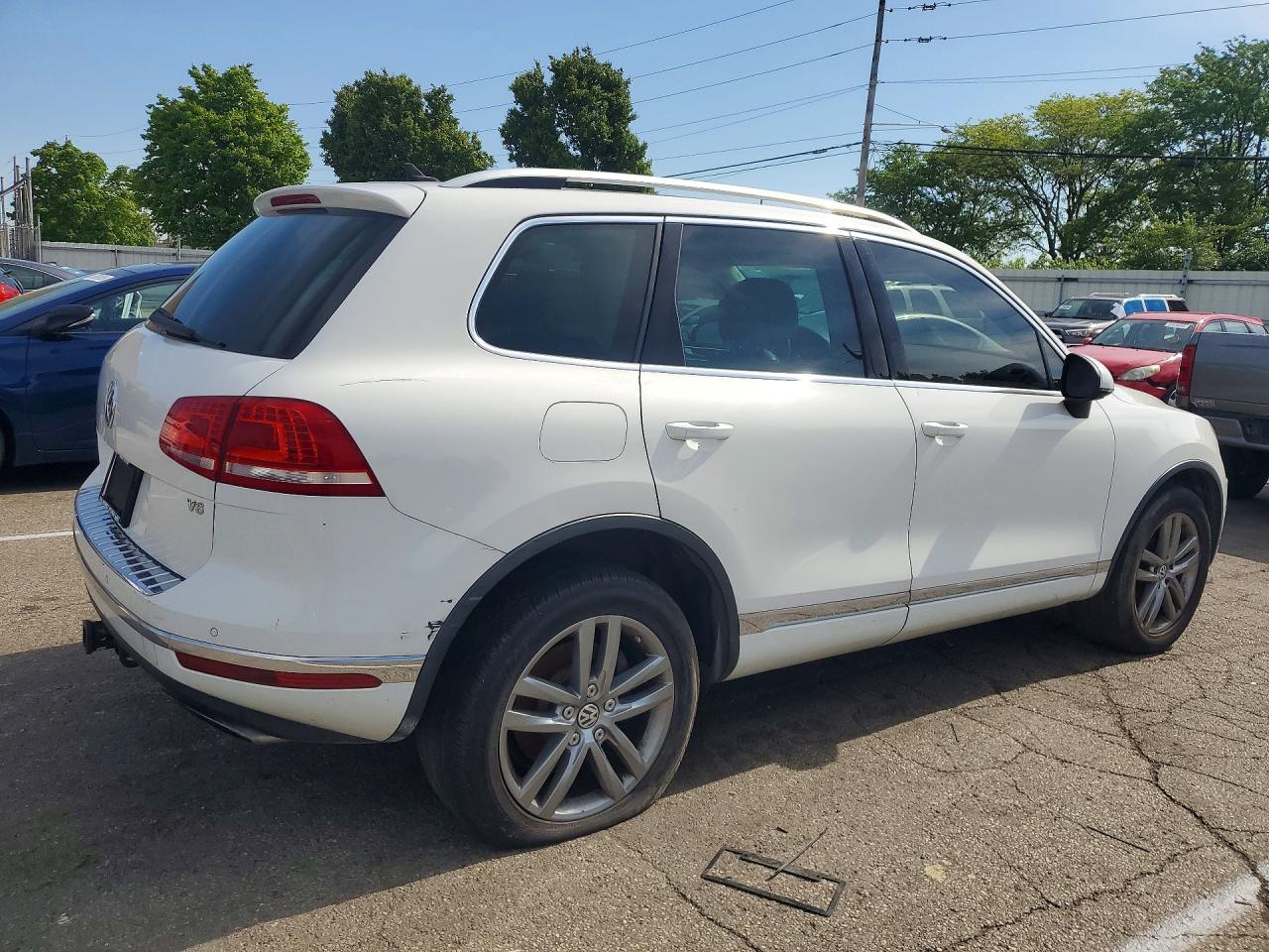 2015 VOLKSWAGEN TOUAREG
