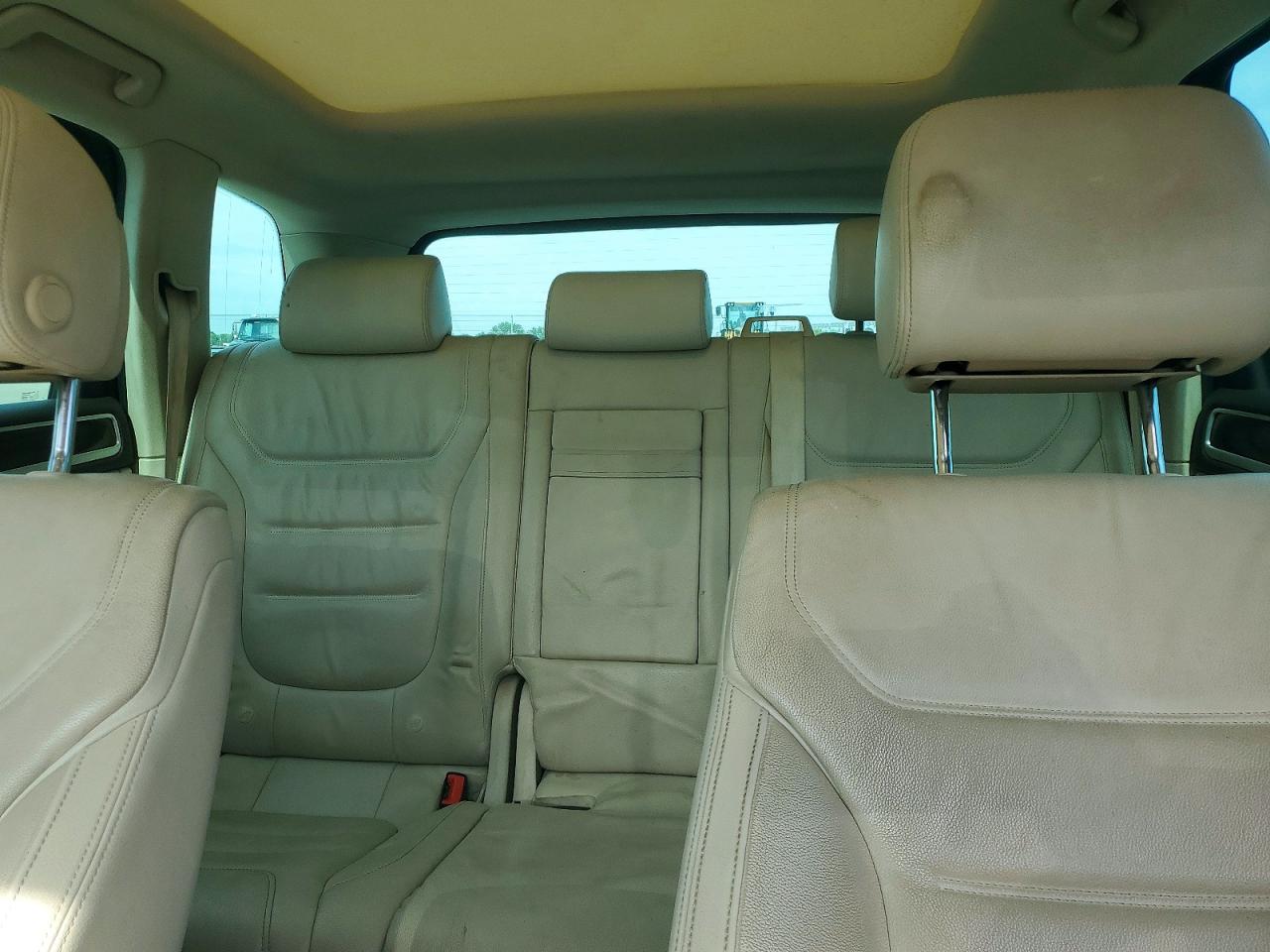 2015 VOLKSWAGEN TOUAREG