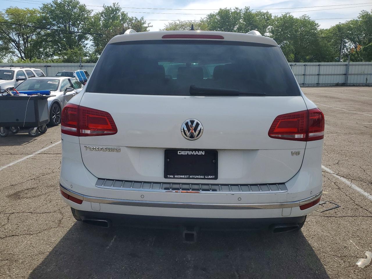 2015 VOLKSWAGEN TOUAREG