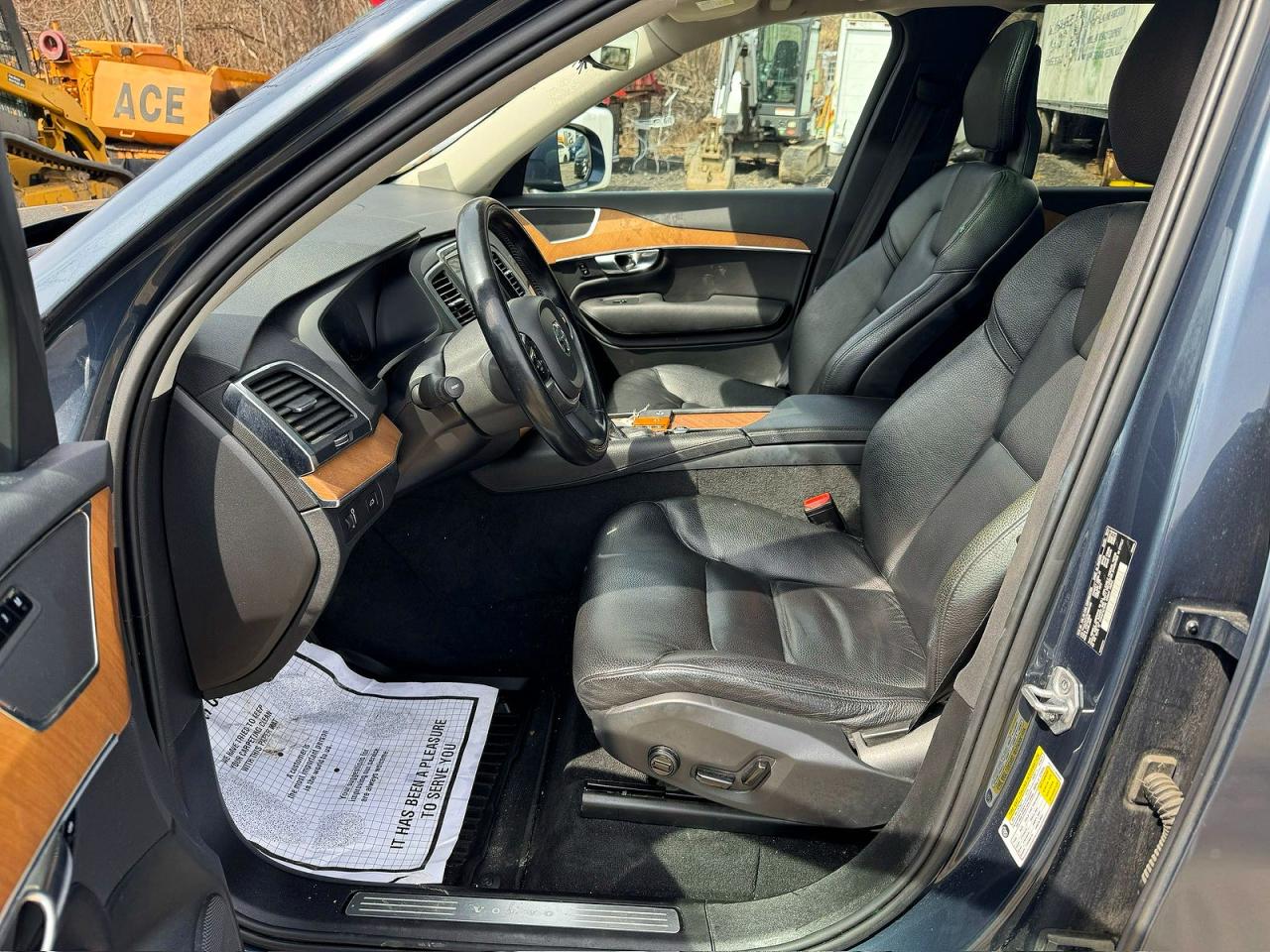 2022 VOLVO XC90