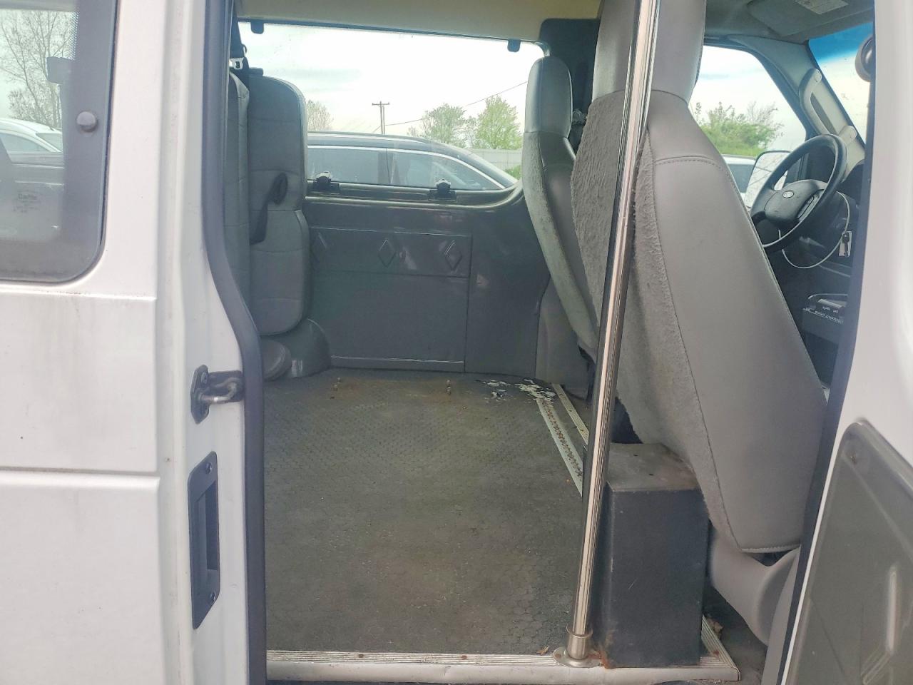 2009 FORD ECONOLINE