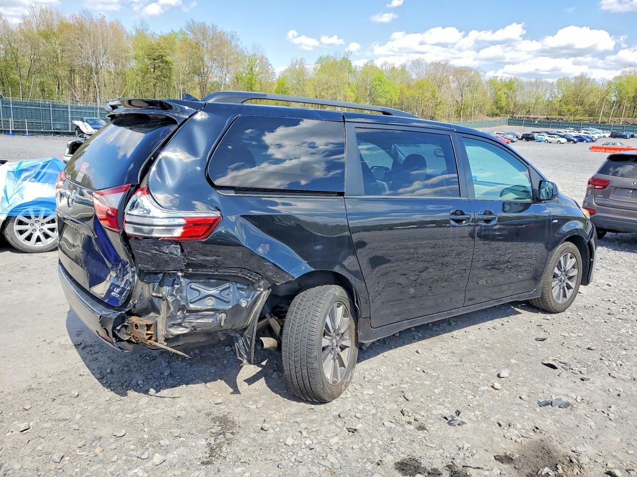 2018 TOYOTA SIENNA