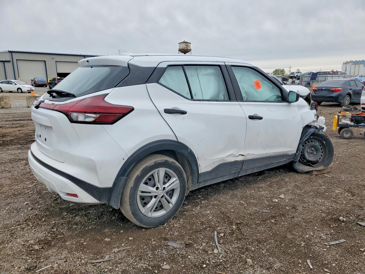 2024 NISSAN KICKS
