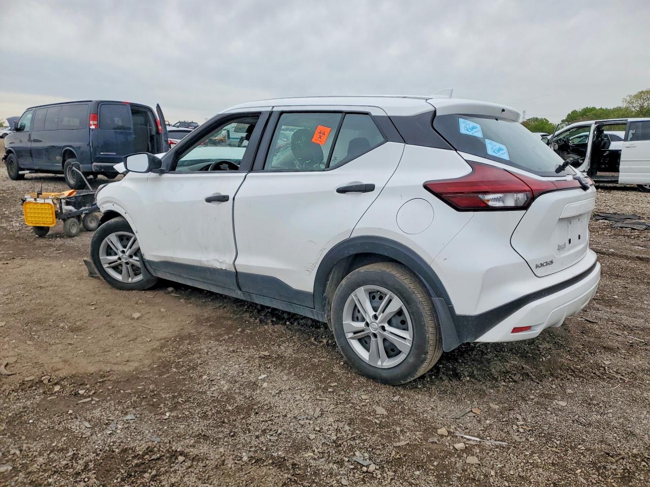2024 NISSAN KICKS