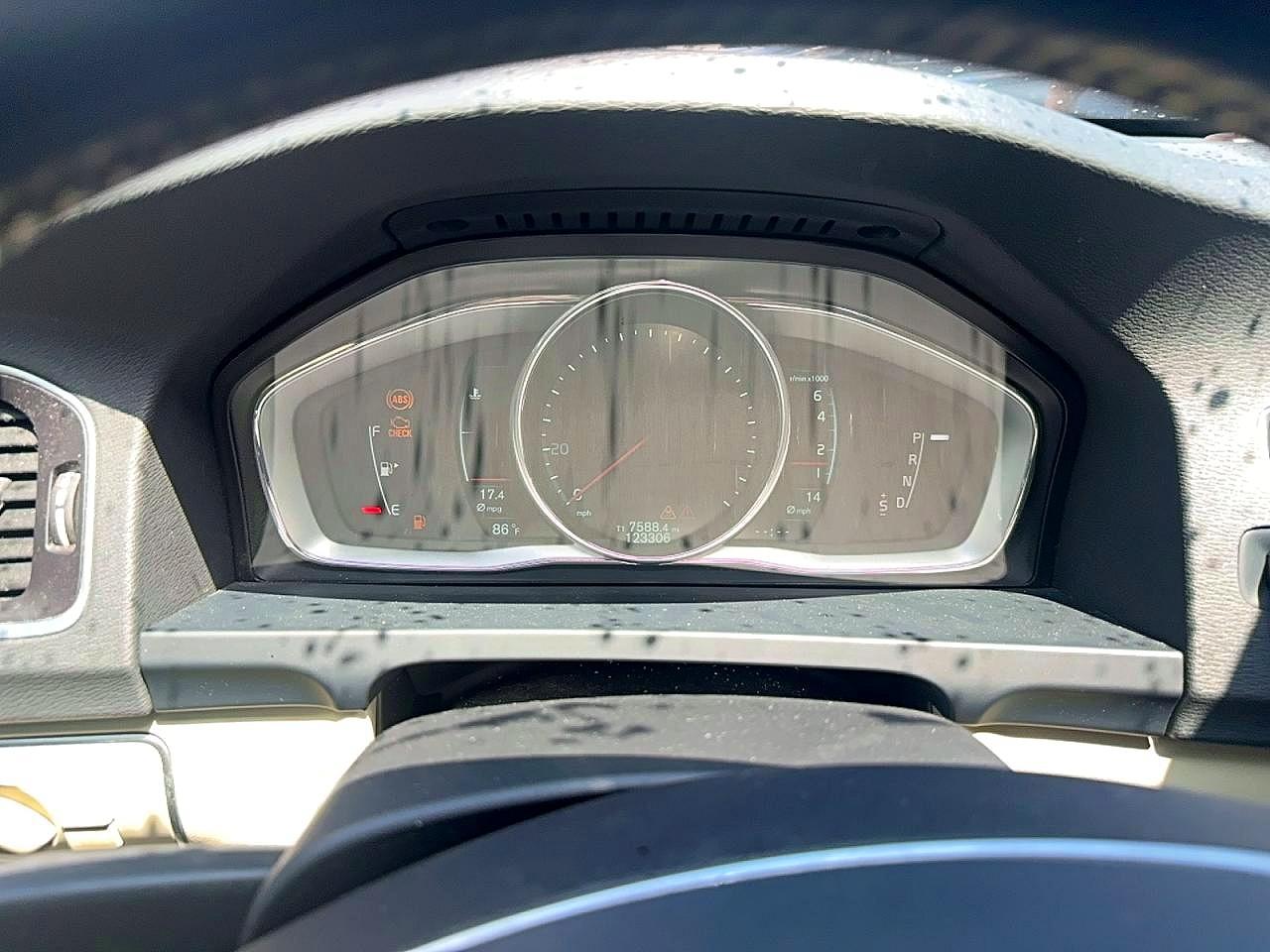 2015 VOLVO S60
