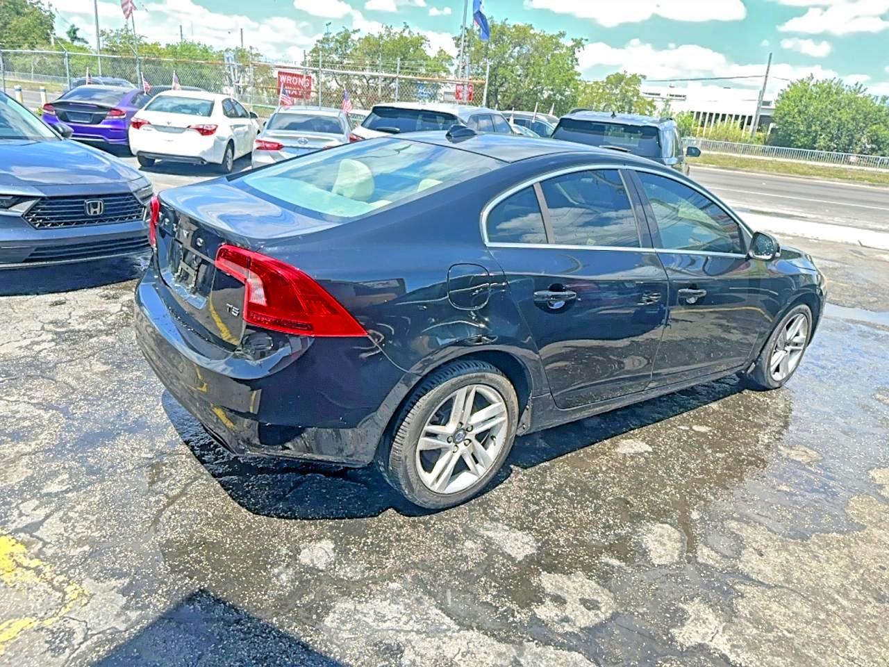 2015 VOLVO S60