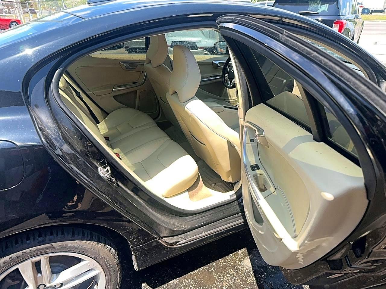 2015 VOLVO S60