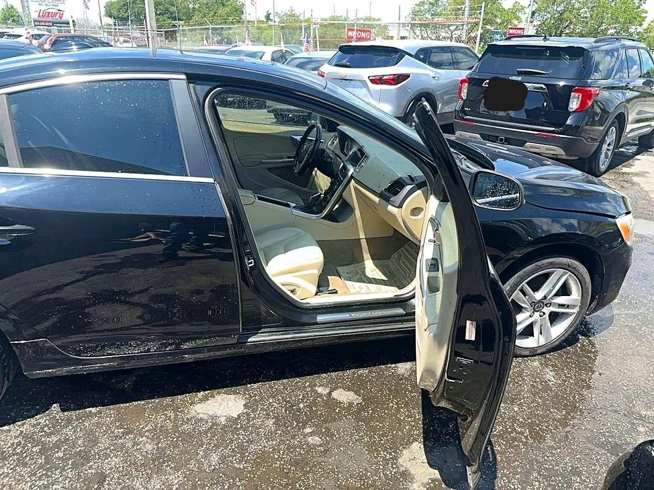 2015 VOLVO S60