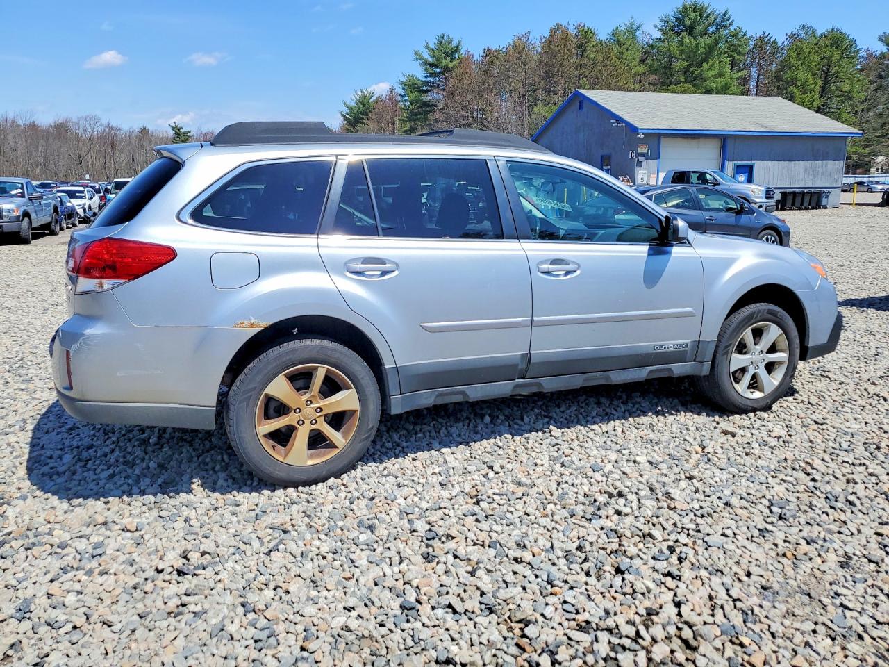 2013 SUBARU OUTBACK