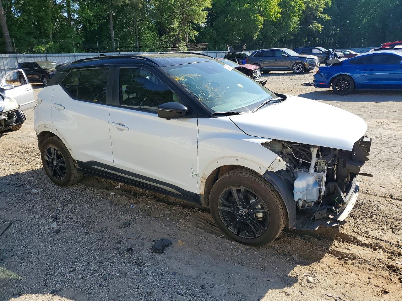 2023 NISSAN KICKS
