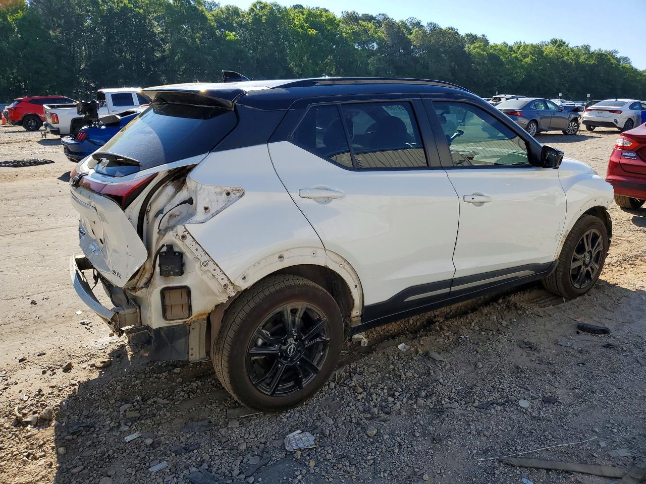 2023 NISSAN KICKS