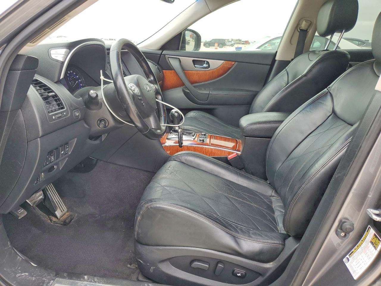 2015 INFINITI QX70
