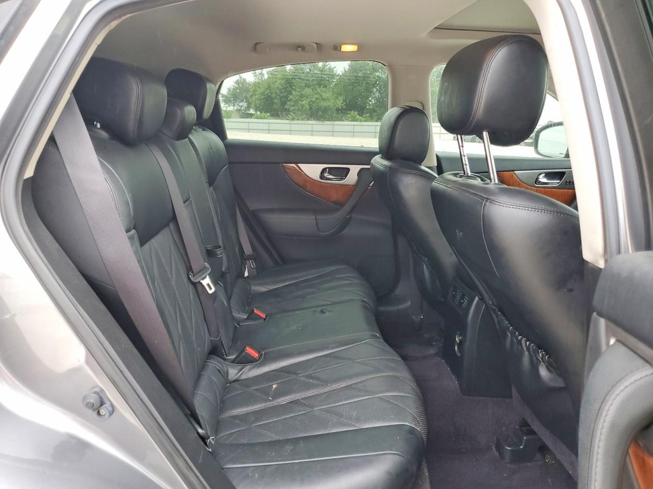 2015 INFINITI QX70