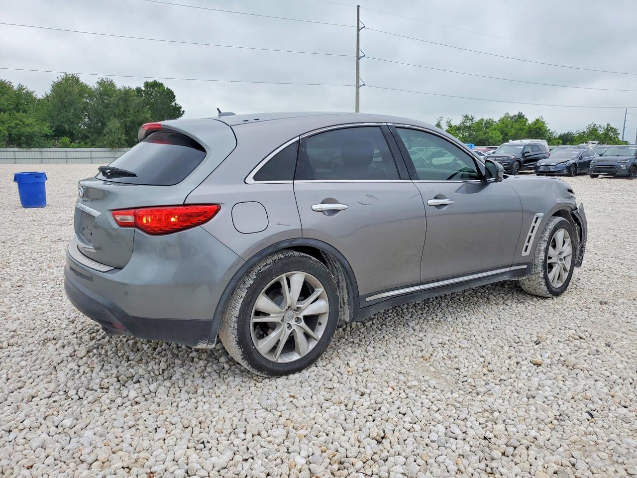 2015 INFINITI QX70