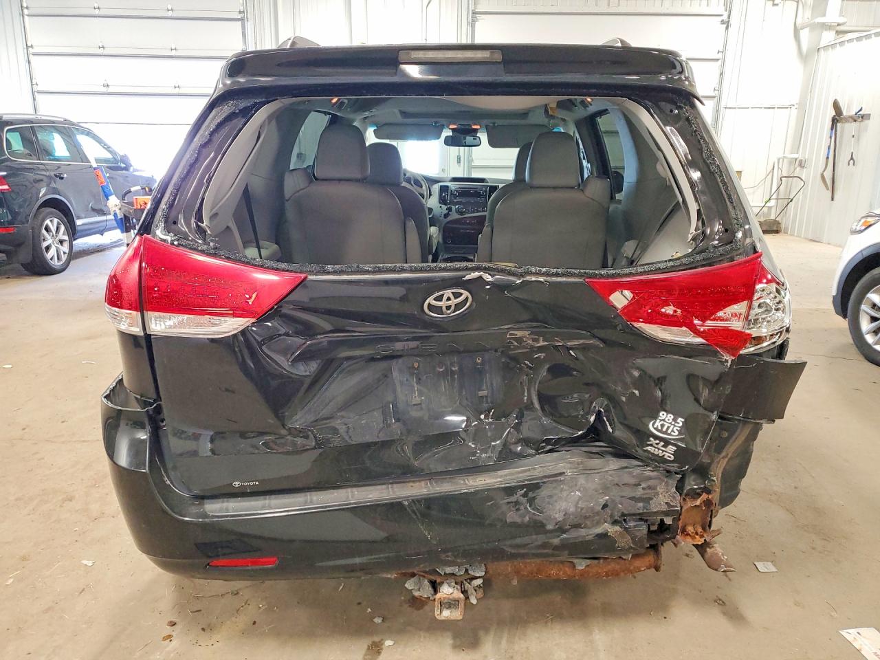 2012 TOYOTA SIENNA