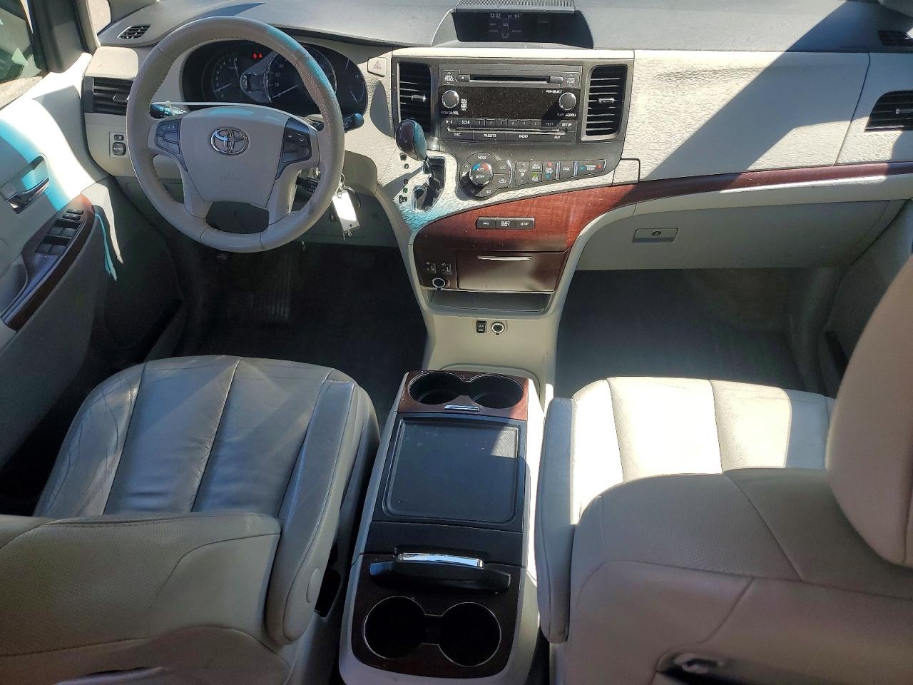 2012 TOYOTA SIENNA