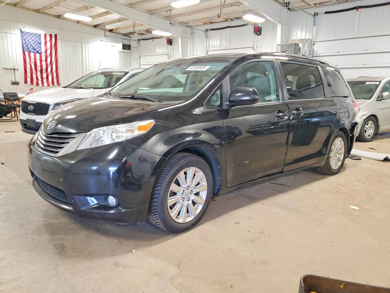 2012 TOYOTA SIENNA