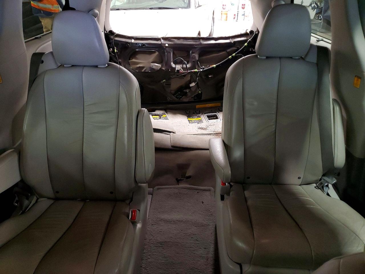 2012 TOYOTA SIENNA