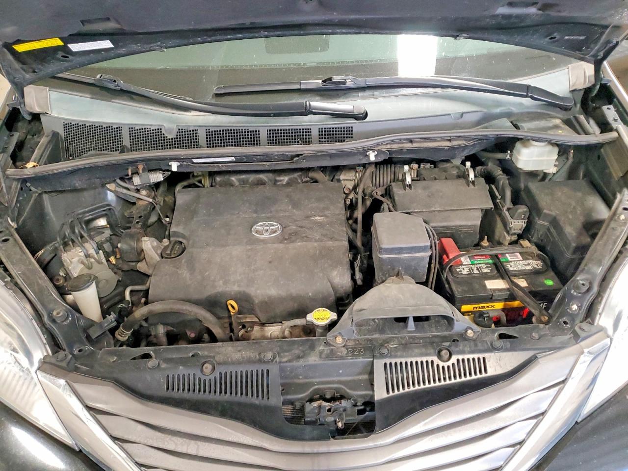 2012 TOYOTA SIENNA