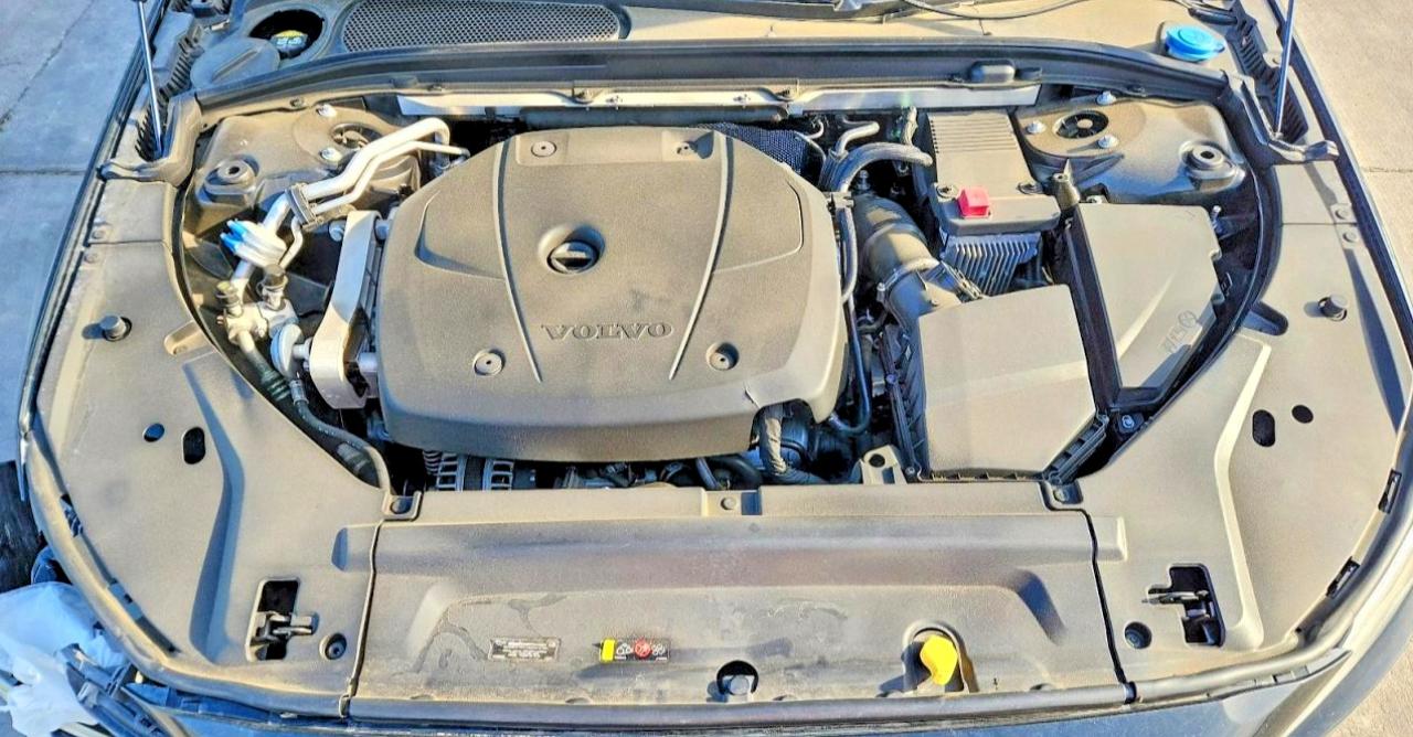2017 VOLVO S90