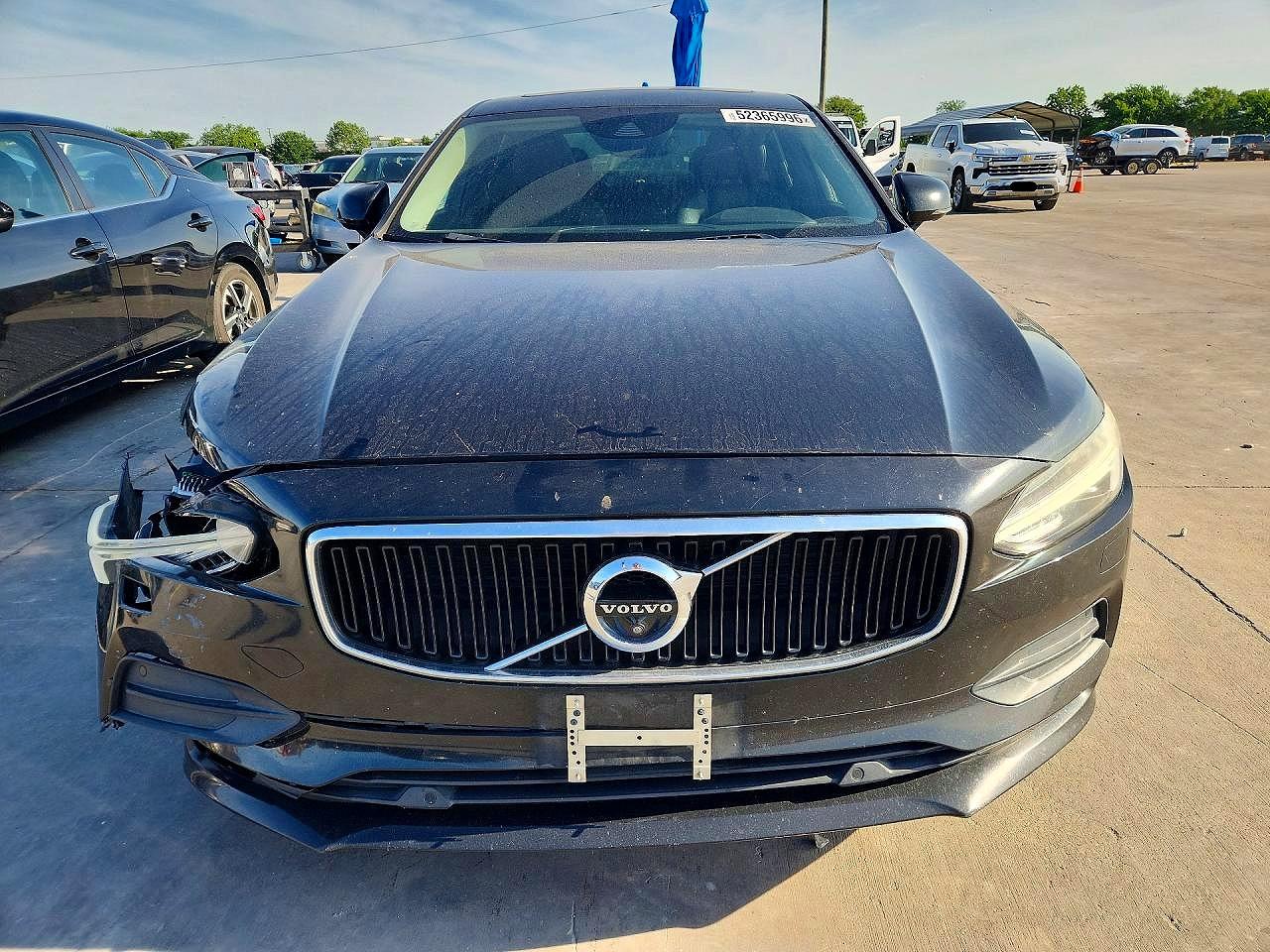 2017 VOLVO S90