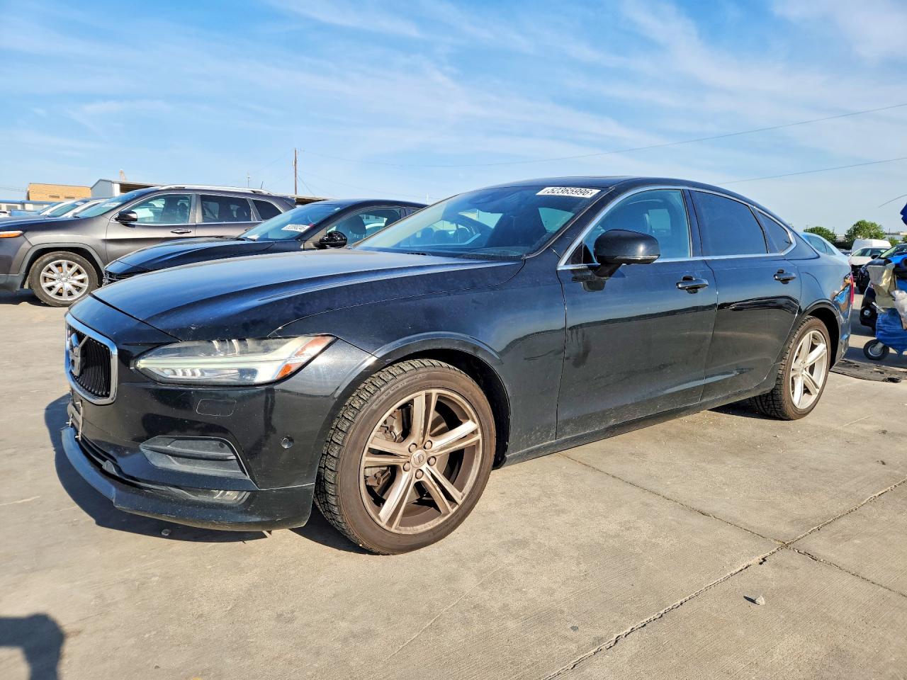 2017 VOLVO S90