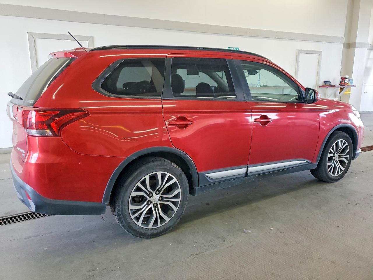 2016 MITSUBISHI OUTLANDER