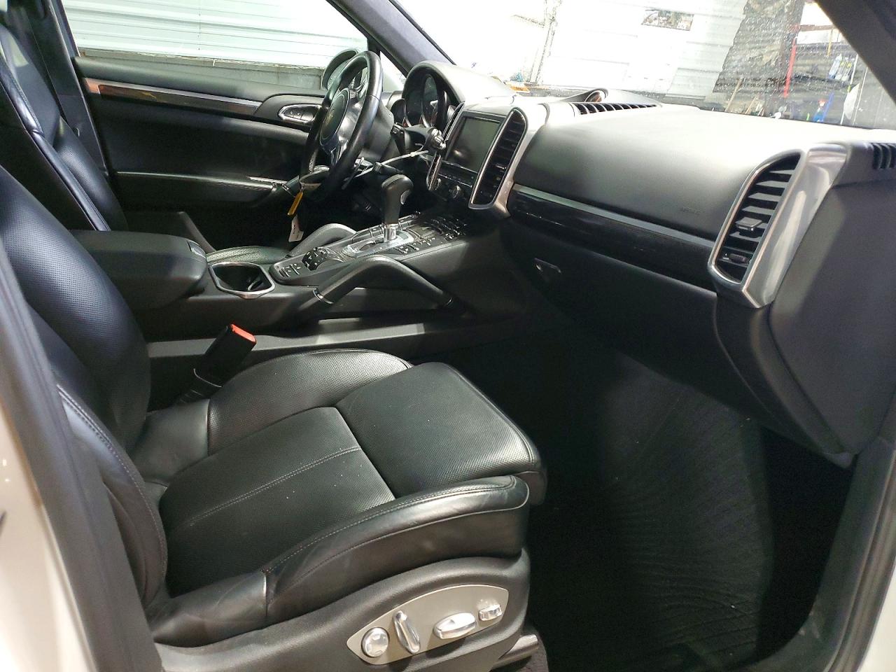 2013 PORSCHE CAYENNE