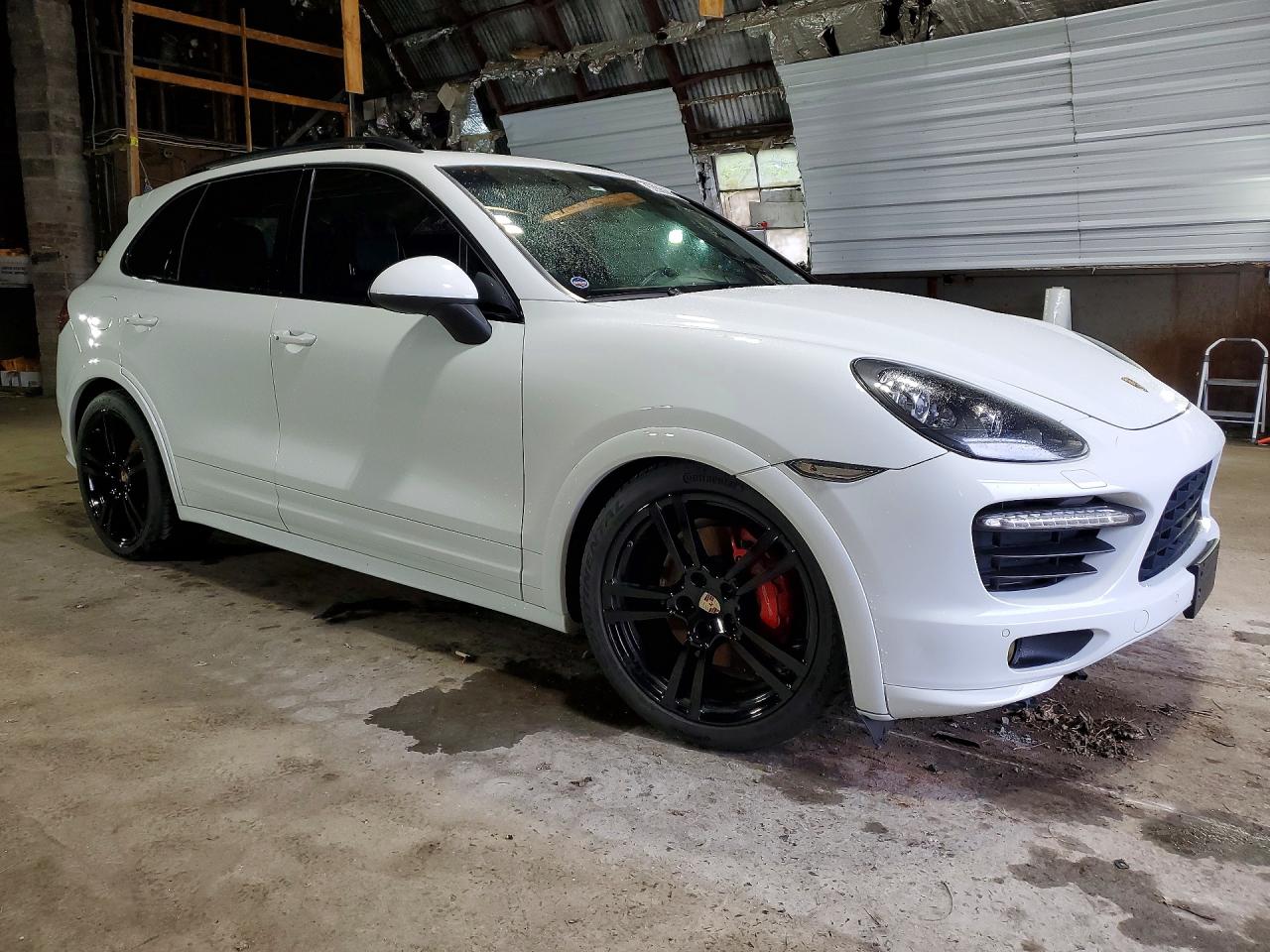 2013 PORSCHE CAYENNE