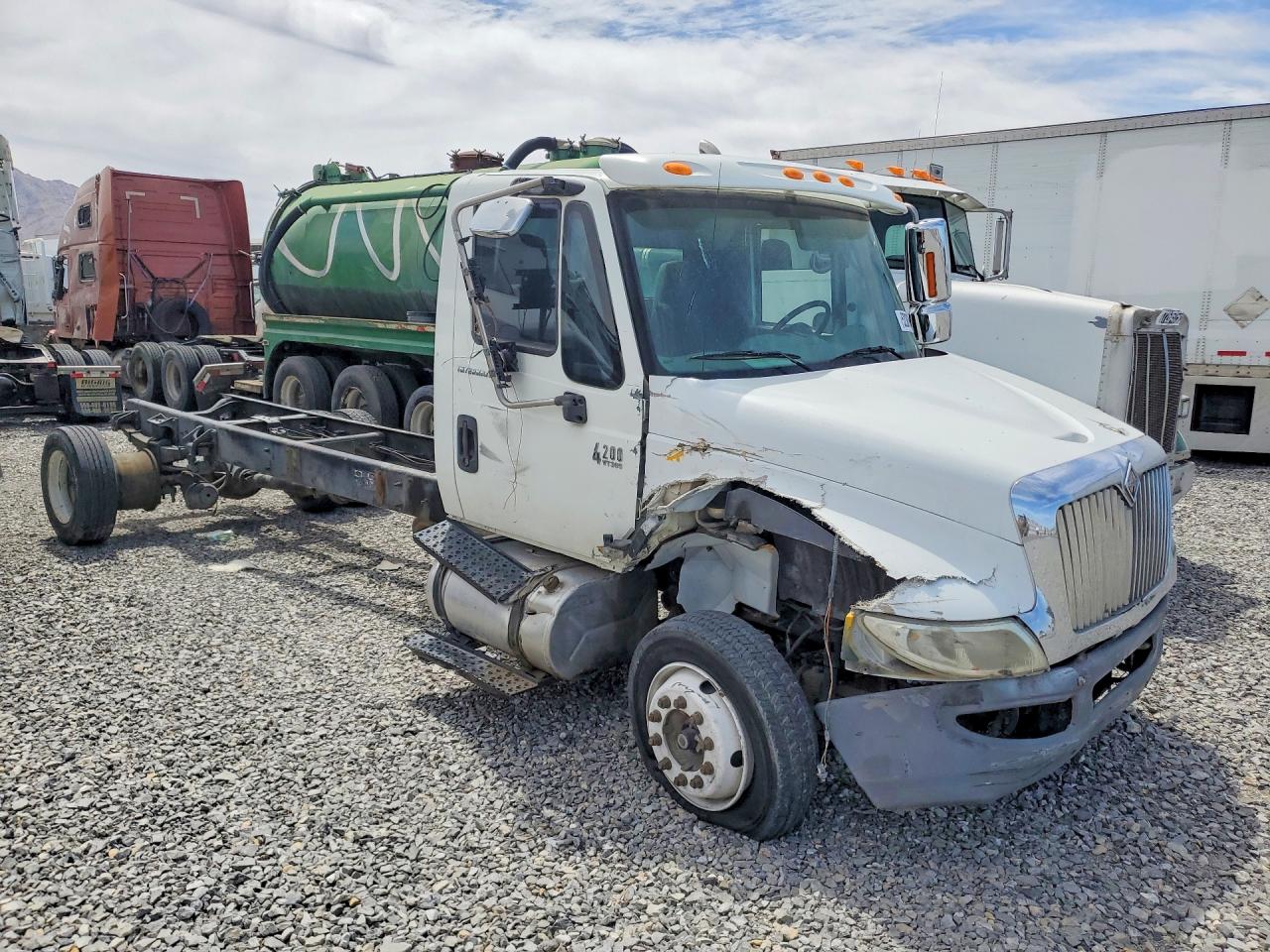 2006 INTERNATIONAL 4000 SERIE
