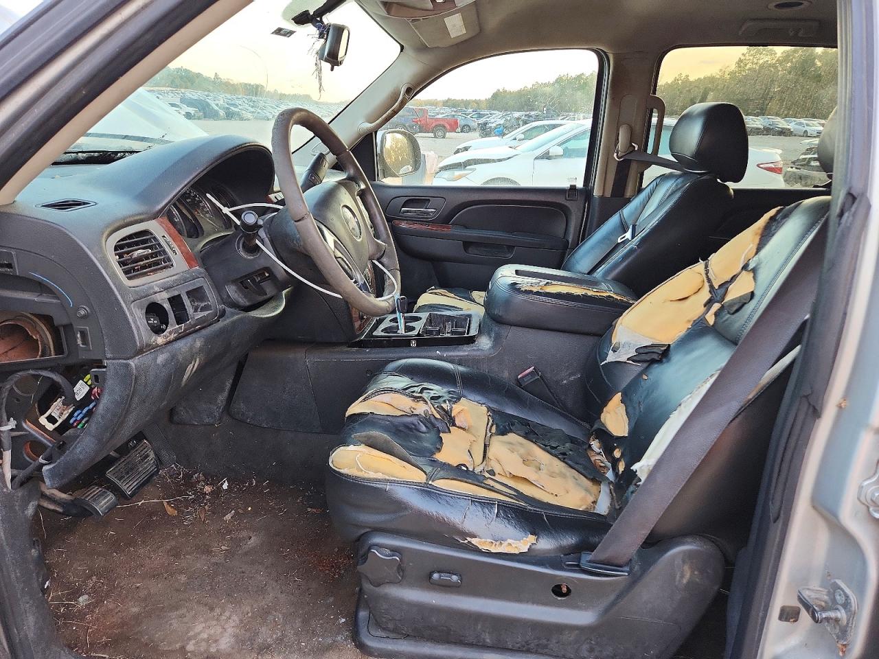 2011 CHEVROLET SUBURBAN