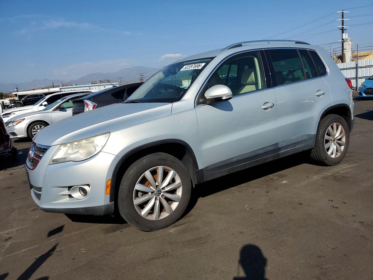2011 VOLKSWAGEN TIGUAN