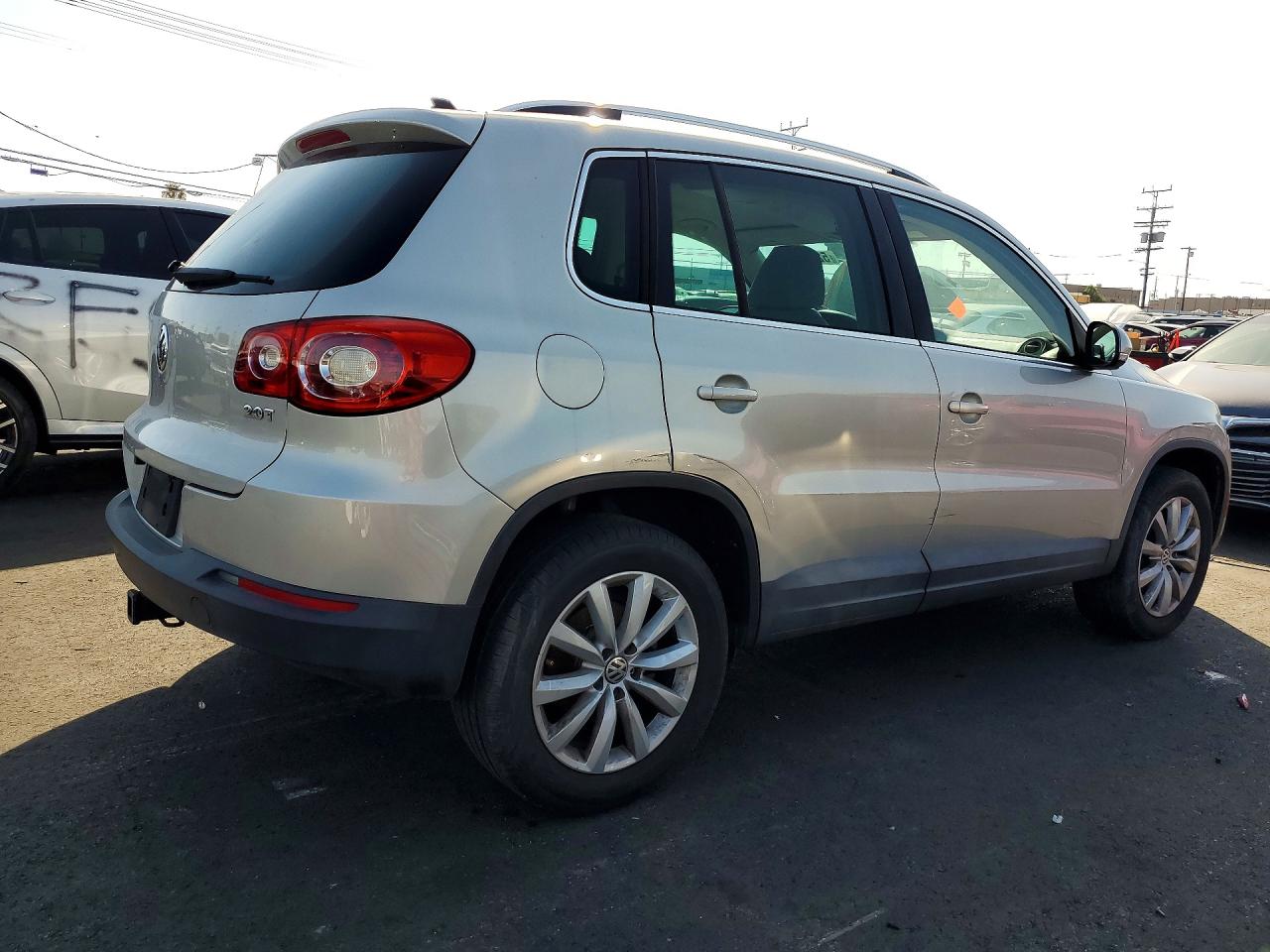 2011 VOLKSWAGEN TIGUAN
