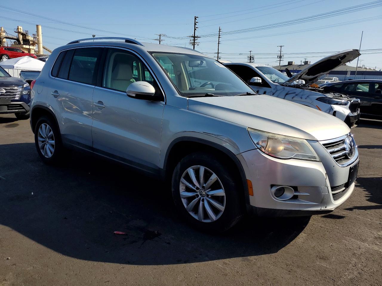 2011 VOLKSWAGEN TIGUAN