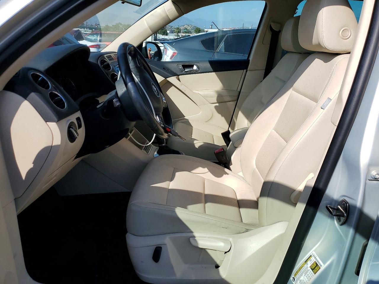 2011 VOLKSWAGEN TIGUAN