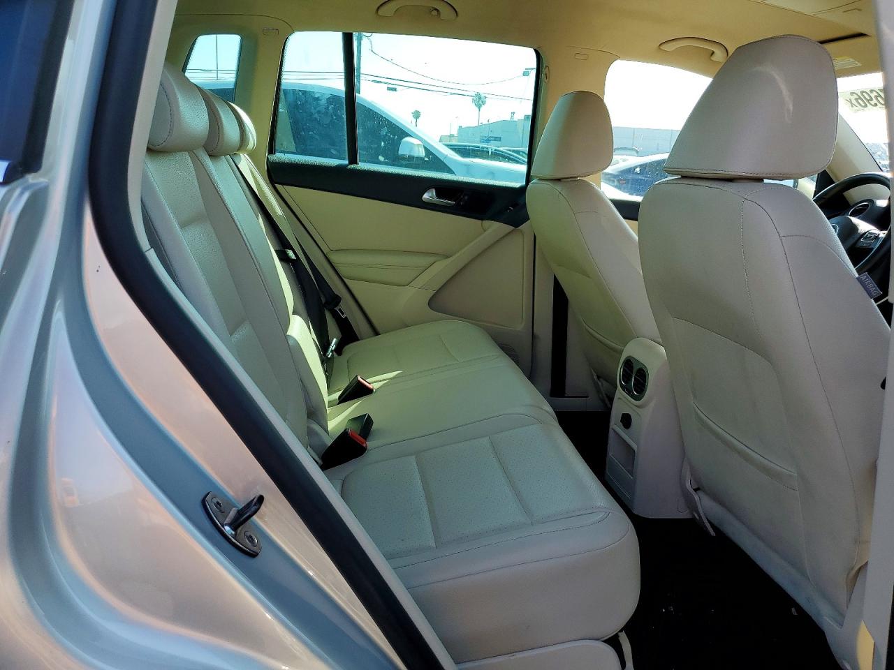 2011 VOLKSWAGEN TIGUAN