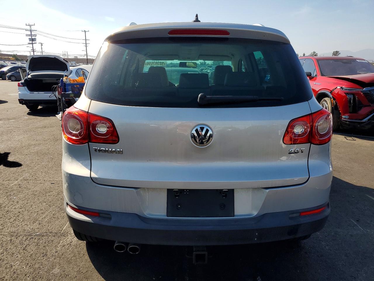 2011 VOLKSWAGEN TIGUAN
