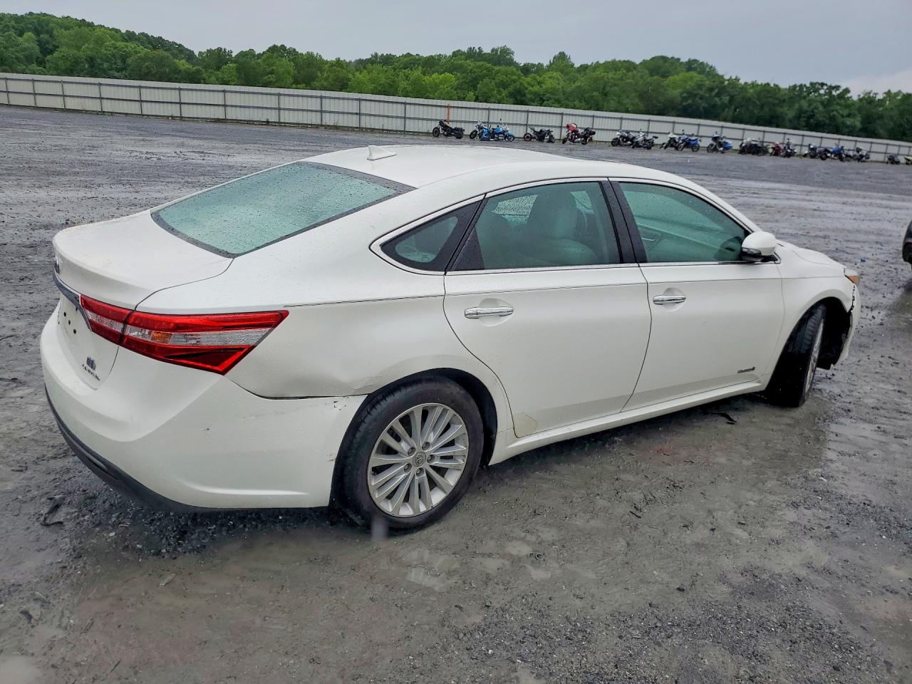 2013 TOYOTA AVALON