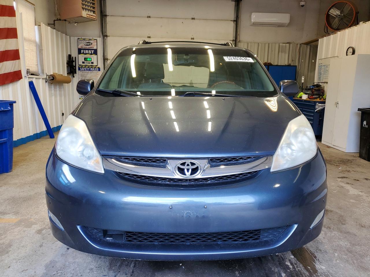 2009 TOYOTA SIENNA