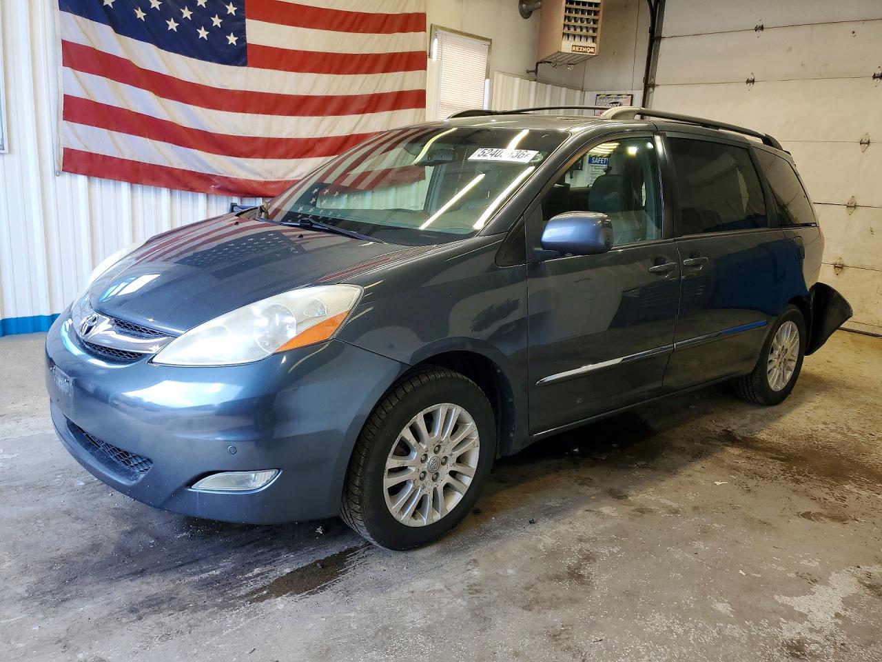 2009 TOYOTA SIENNA
