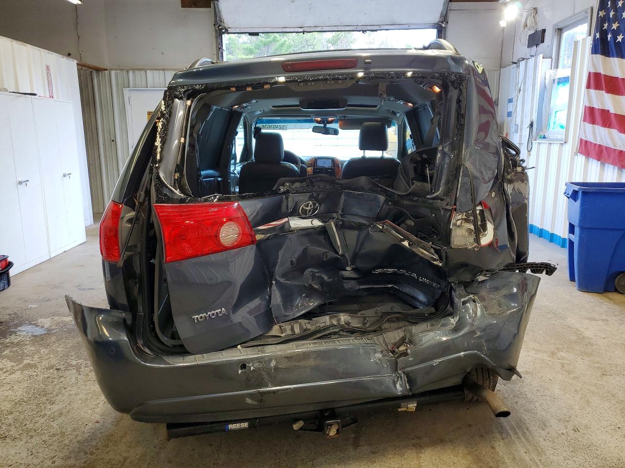 2009 TOYOTA SIENNA