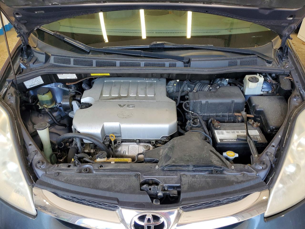 2009 TOYOTA SIENNA