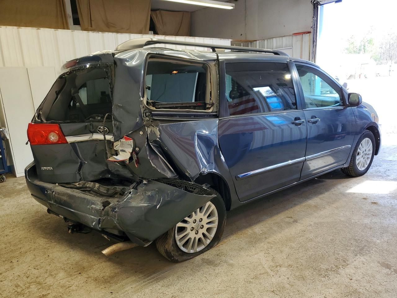 2009 TOYOTA SIENNA