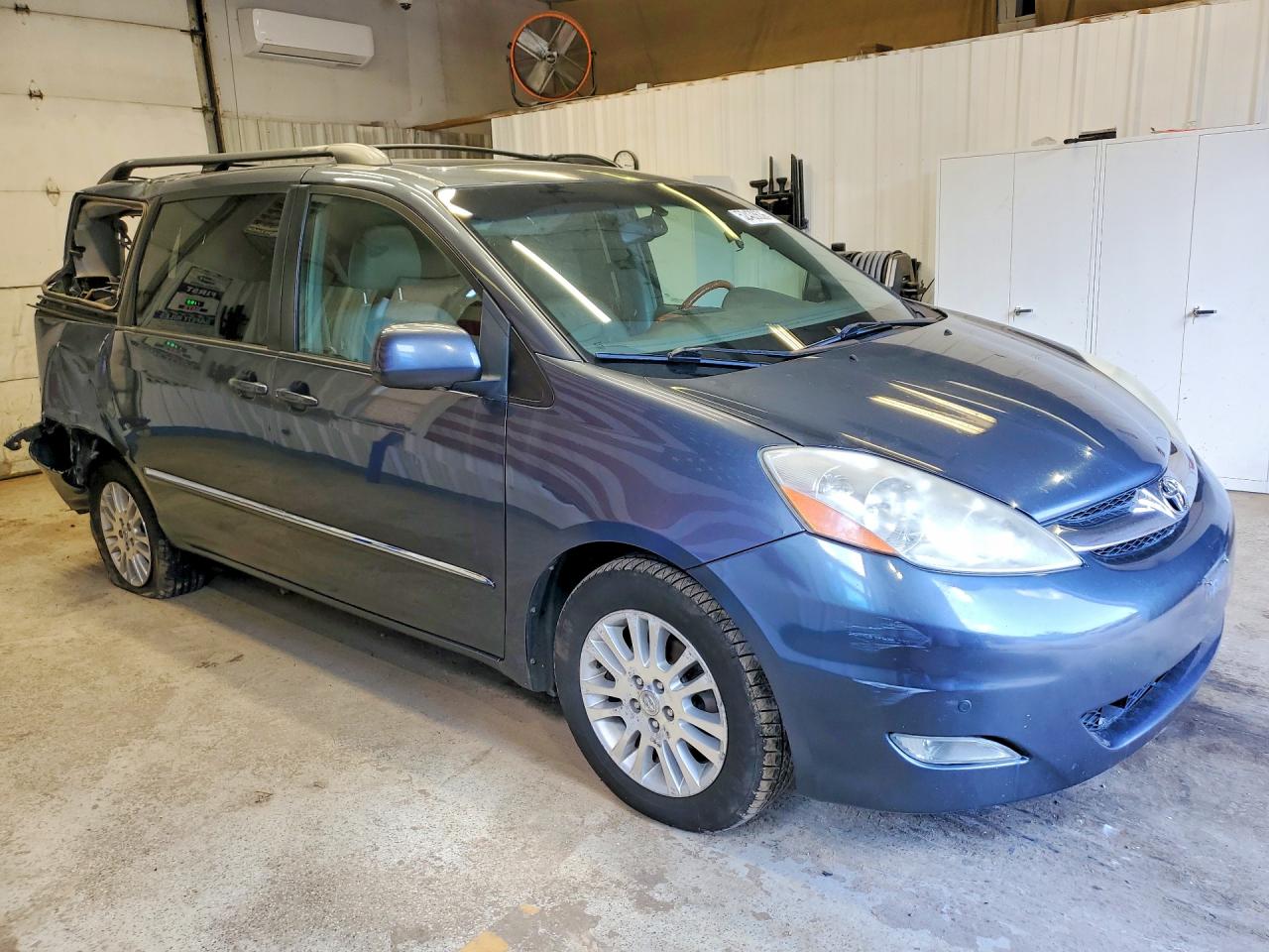 2009 TOYOTA SIENNA