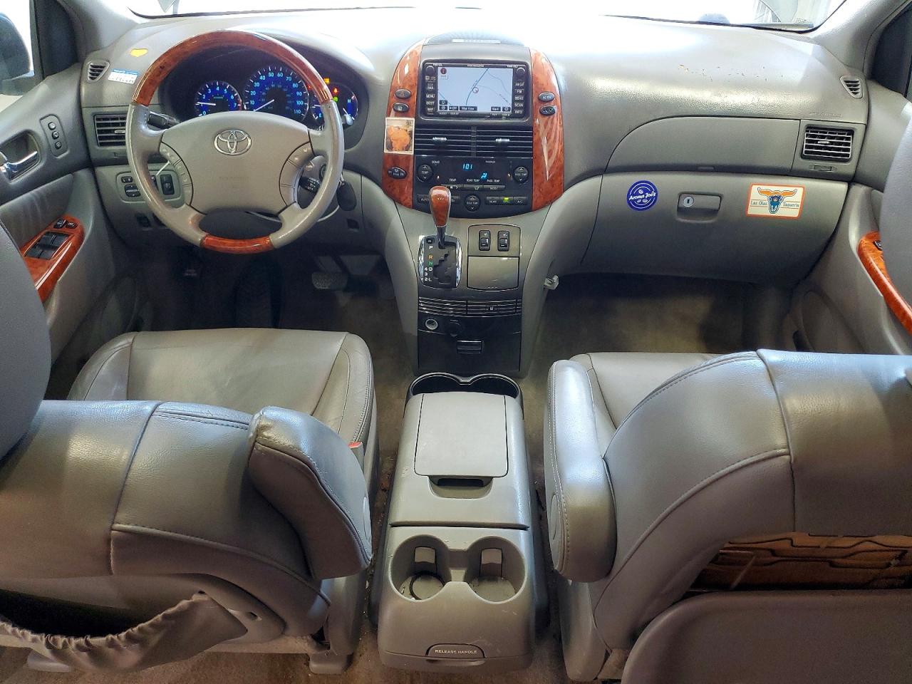 2009 TOYOTA SIENNA