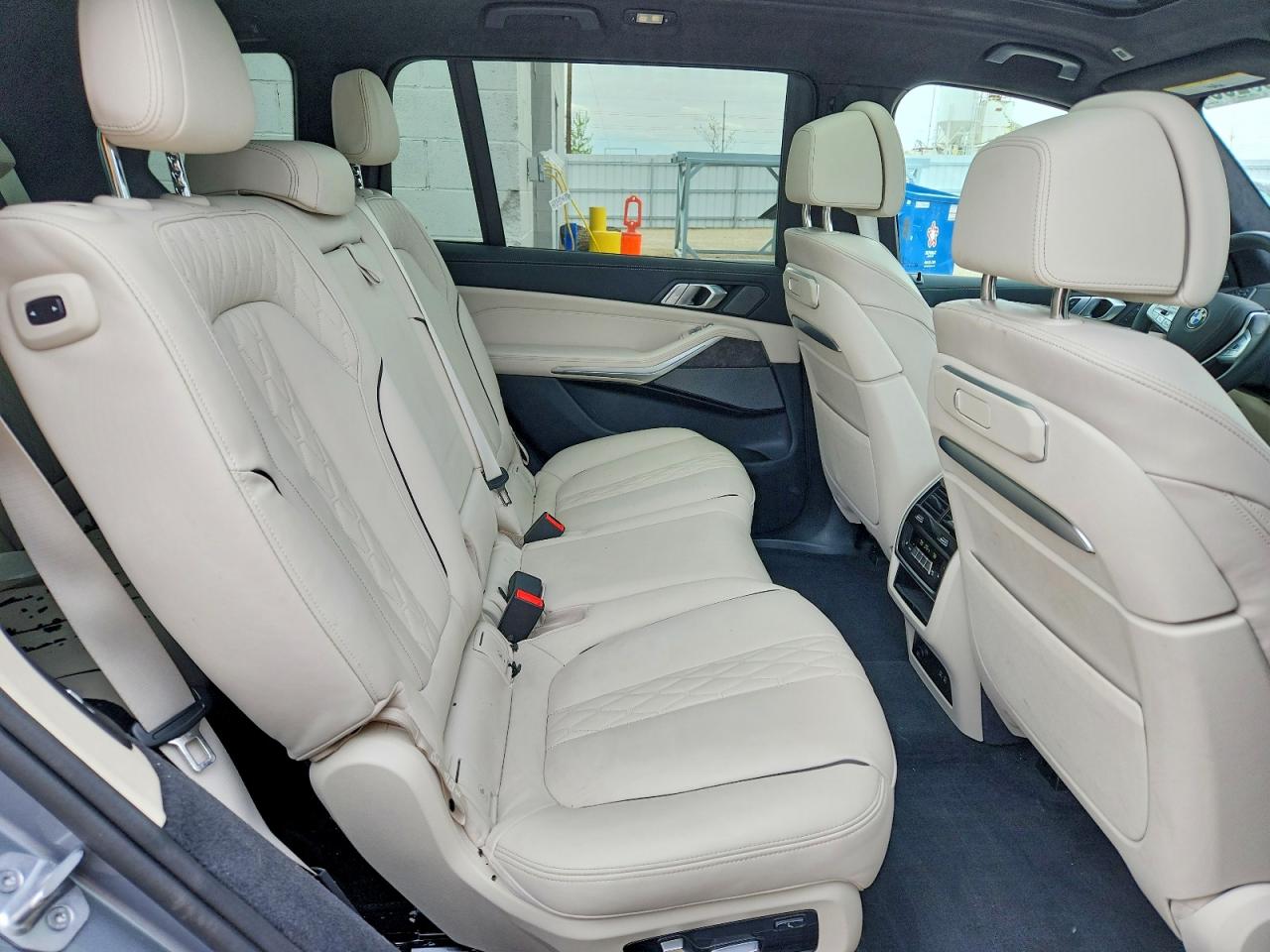 2025 BMW X7