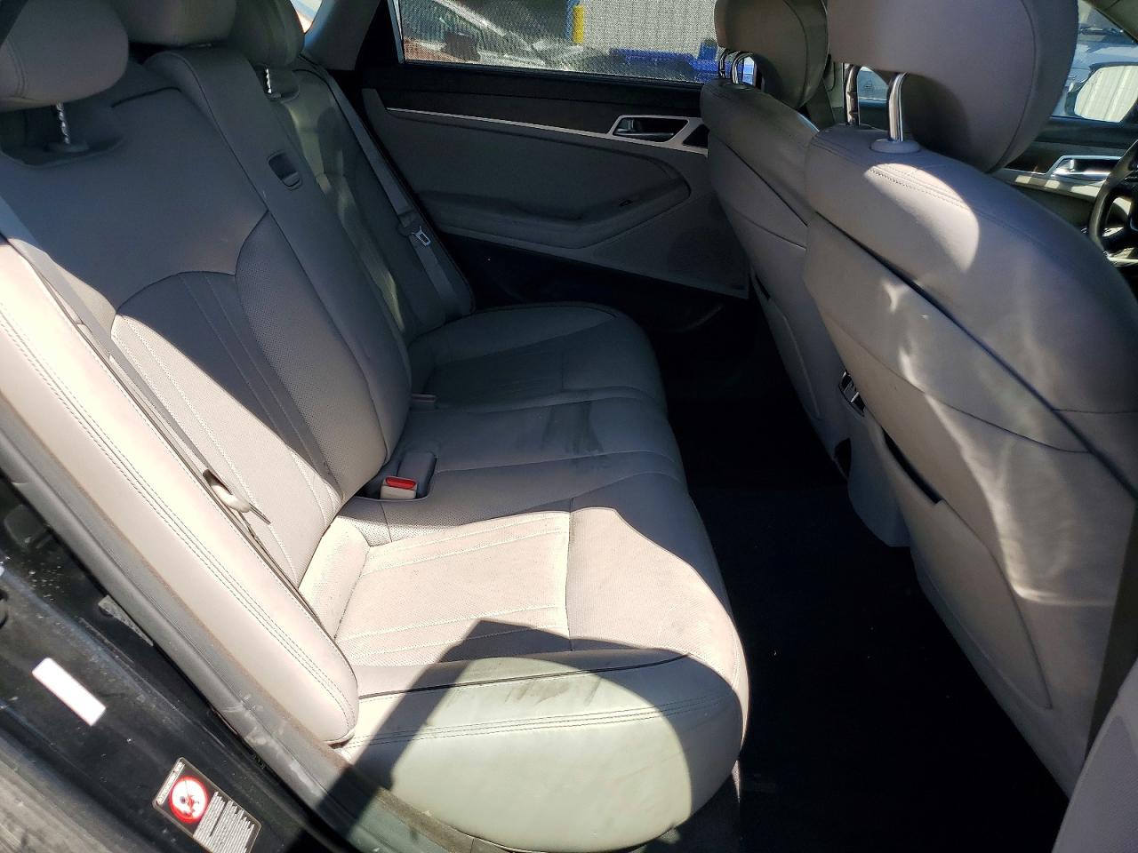 2016 HYUNDAI GENESIS