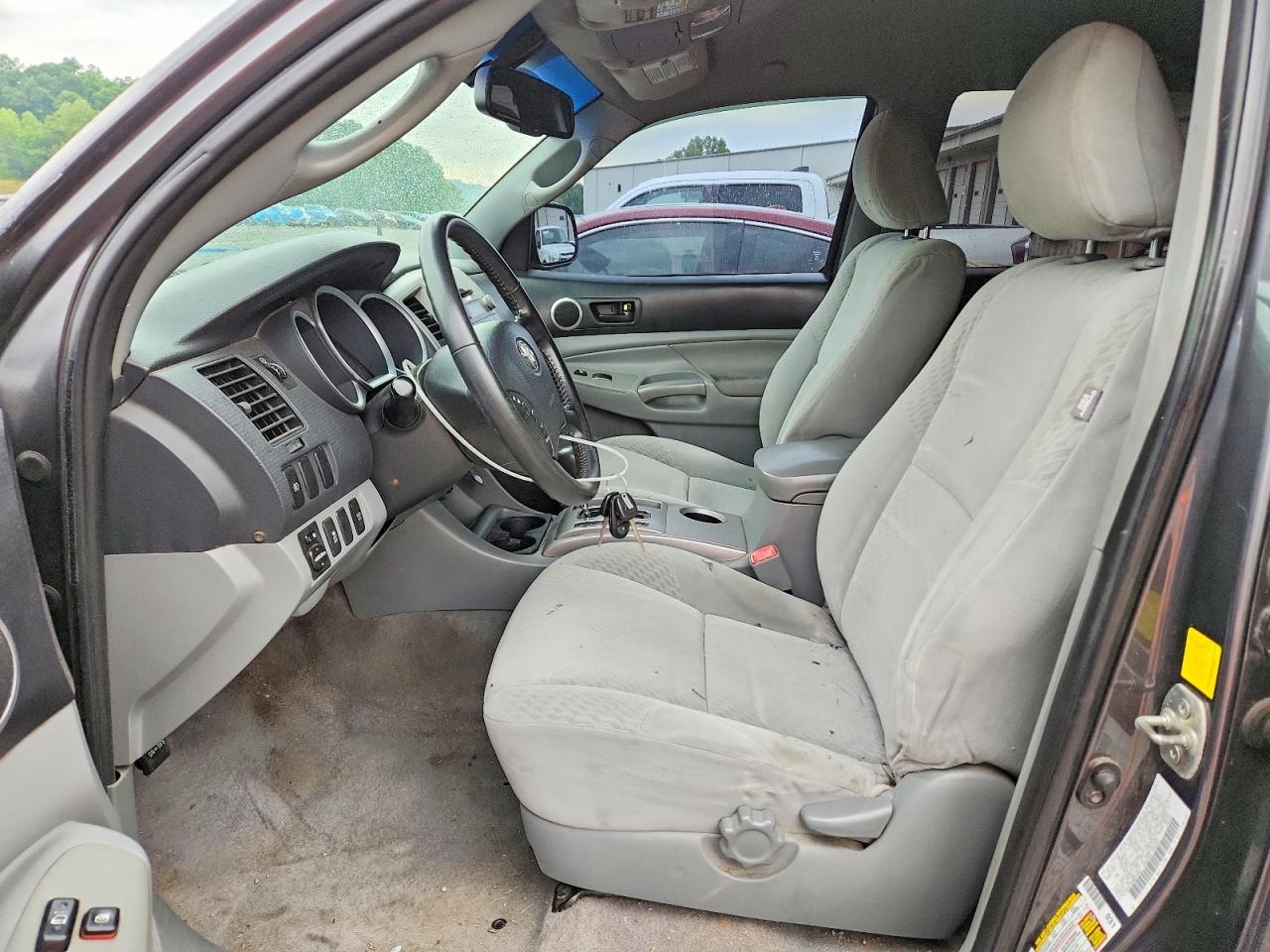 2011 TOYOTA TACOMA