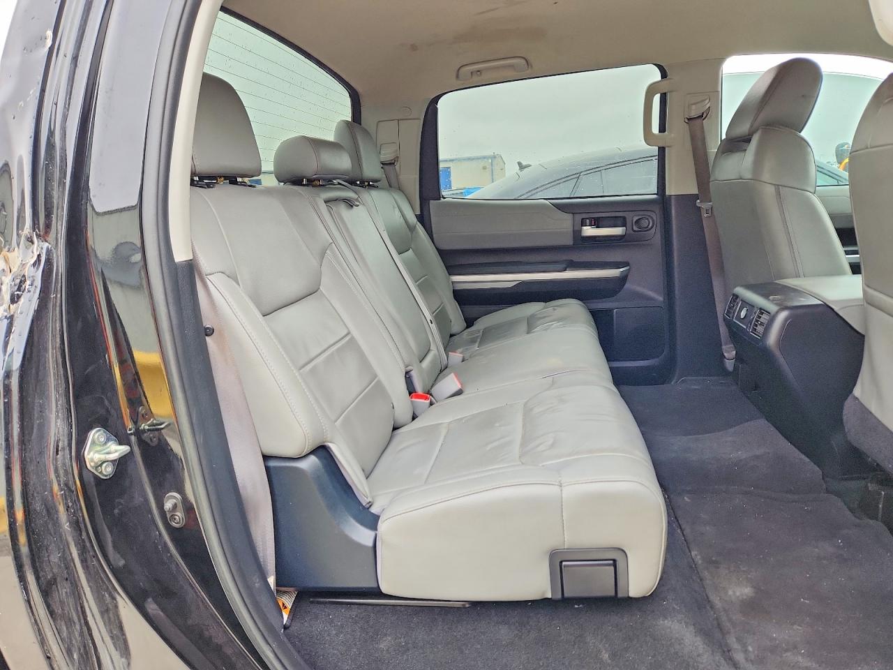 2017 TOYOTA TUNDRA